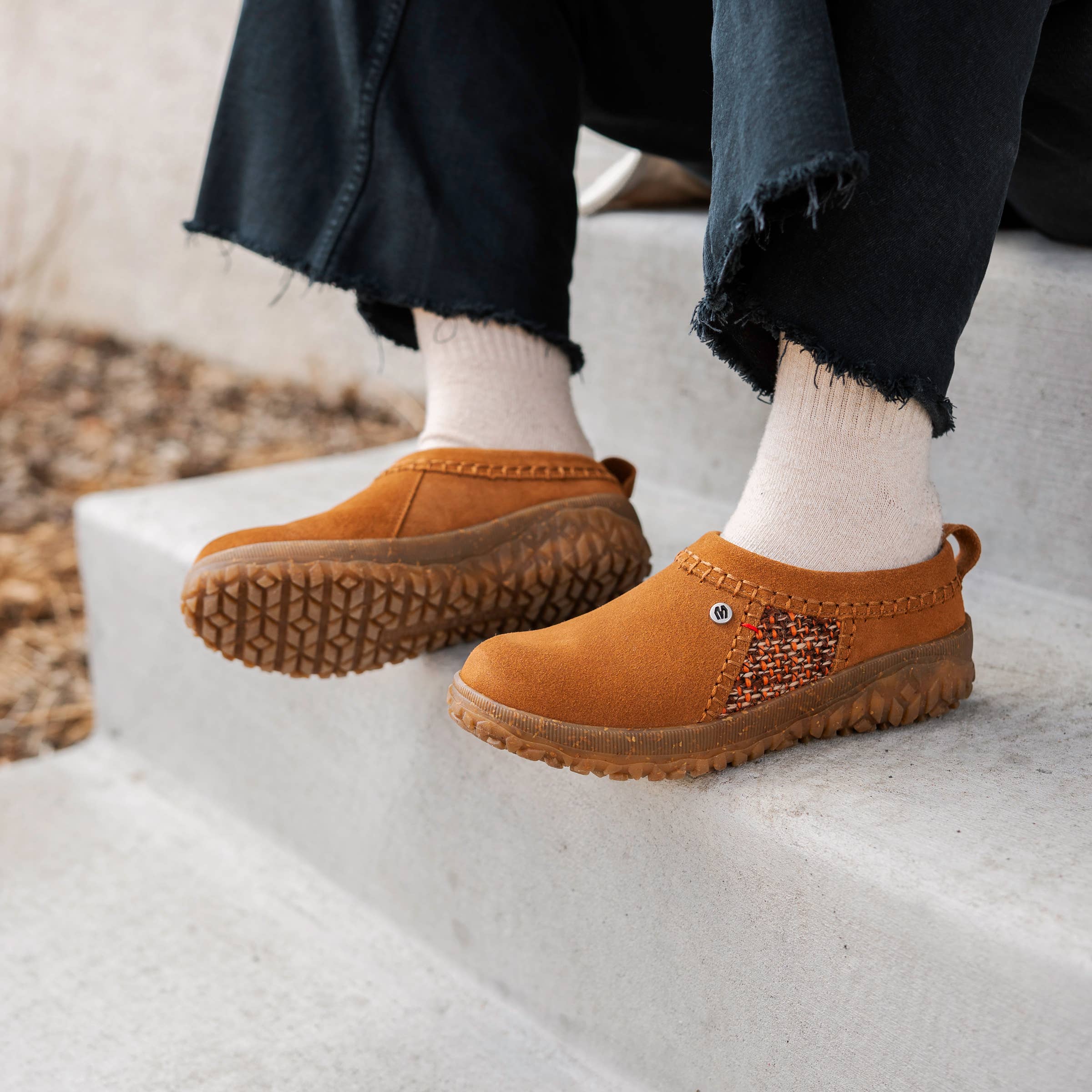 Minnetonka - Wholesale Clogs - Women's - Women's Tamarra Suede Heavy Tread Clogs4
