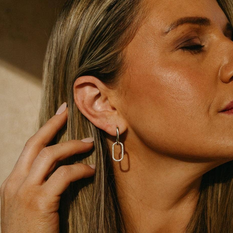 Chloe + Lois – wholesale Hoop-örhängen – Luxe Link Hoops i vit CZ8