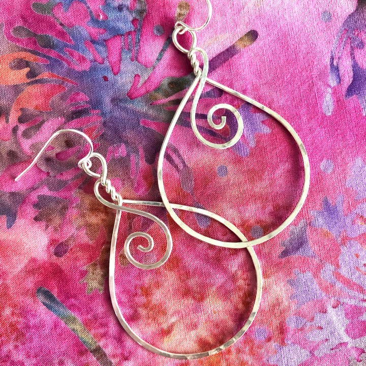 Sterling Swirl Hoops voor wholesale door LilyGirl Jewelry