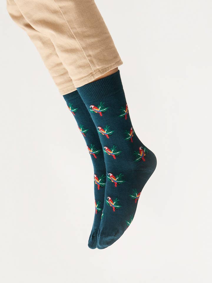 Tropische Papageien Socken – Bio-Socken mit buntem Papageienmuster für den Großhandel von Natural Vibes