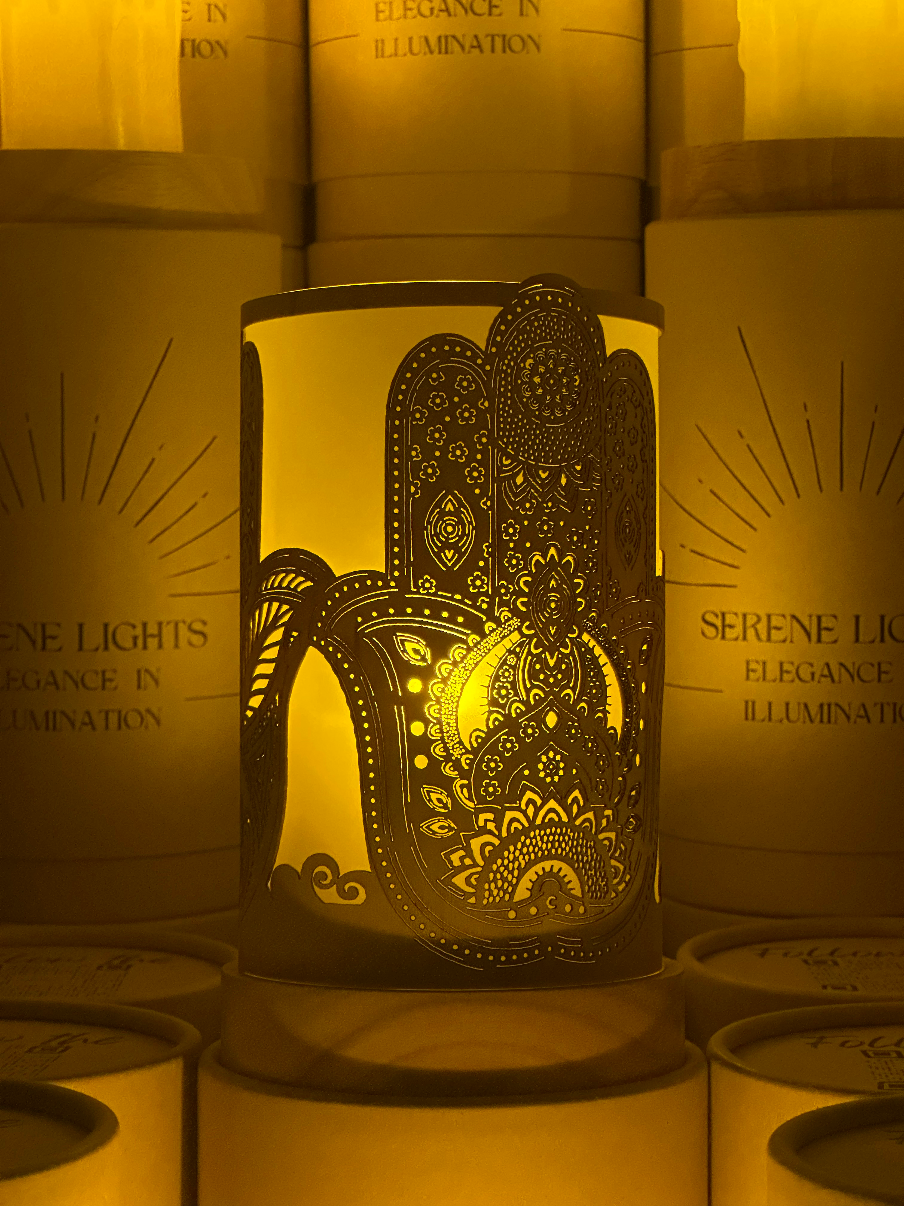 Serene Lights - Vente Décorations de table - Hamsa, Bougeoir Décoratif – Gravé au Laser, Placage de Bois Fait Main, Bougie LED Rechargeable3