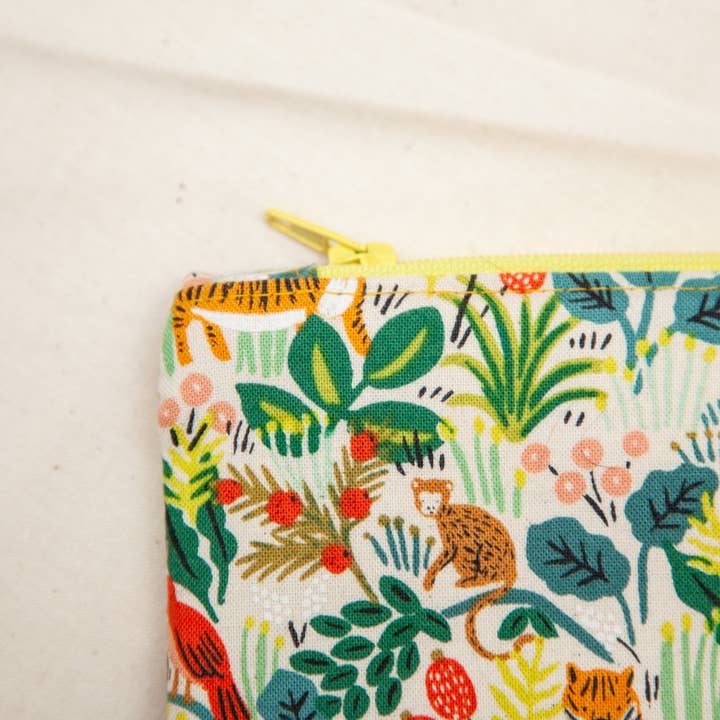 Melike Carr - Vente Étuis/trousses à crayons - Étuis à crayons à fermeture éclair en tissu avec pompons ou tirettes