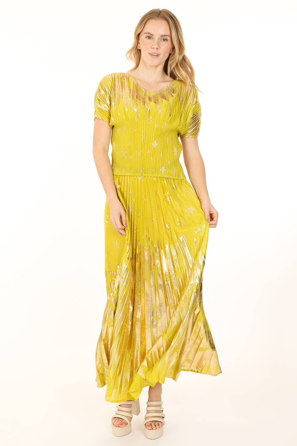 Beulah Style - Wholesale Top & Skirt Set - Women's - Glossy Snowflake Pattern Pleated Top & Skirt Set QM60381