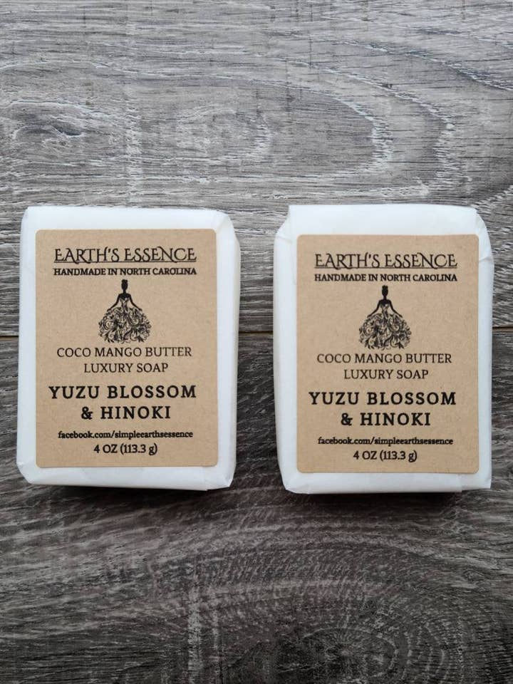 Savon de luxe fait main au beurre de mangue et cacao Yuzu Blossom & Hinoki 113 g pour la vente par Earth's Essence