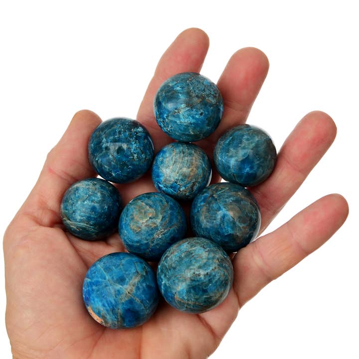 Kaia & Crystals - Vente Pierre et cristal de spiritualité - Pierre sphérique en apatite bleue (25 mm - 45 mm) - Boule de cristal0