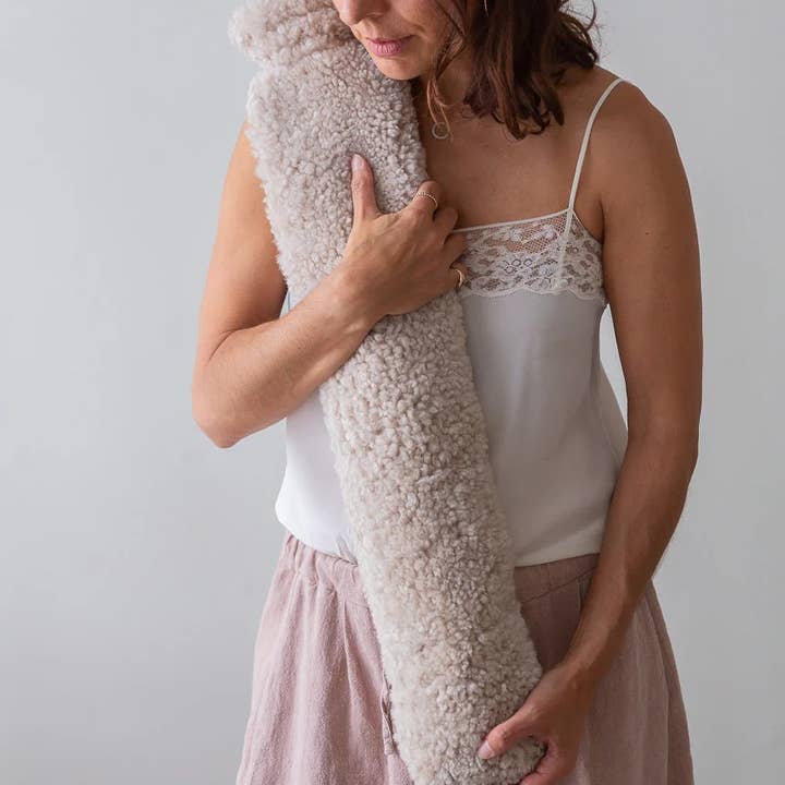 The Small Home - Wholesale Warm/koud kompres - Schapenvacht Extra Lange Warmwaterkruik – Natuurlijke Havermout3