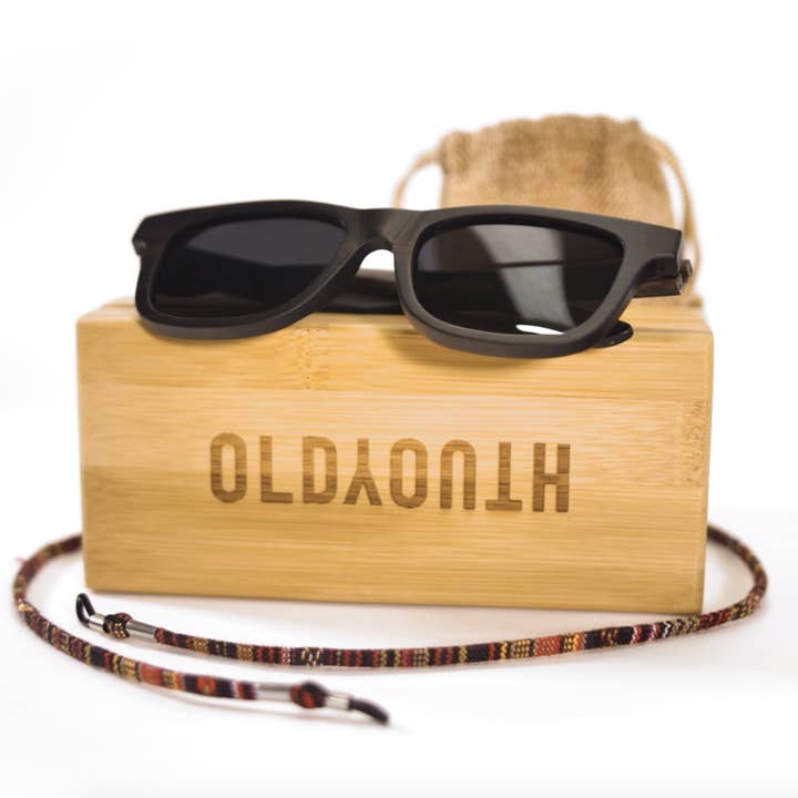 Old Youth – wholesale Solglasögon - Unisex – Trä Solglasögon - Ebenholts - Polariserad + 10 Träd Planterade