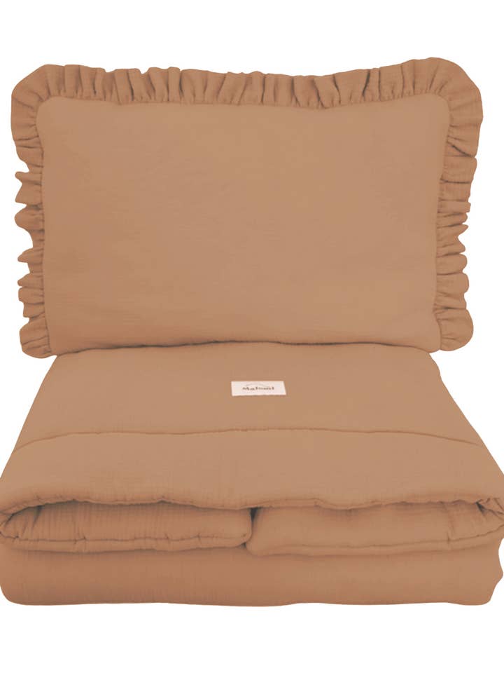 Ensemble de literie en mousseline avec volants de remplissage Camel pour la vente par Malomi Kids