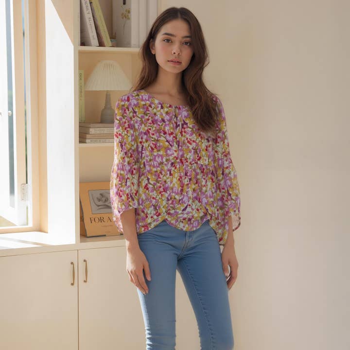 Blouse à fleurs avec nœud au cou pour femme Pleione pour la vente par Robin K