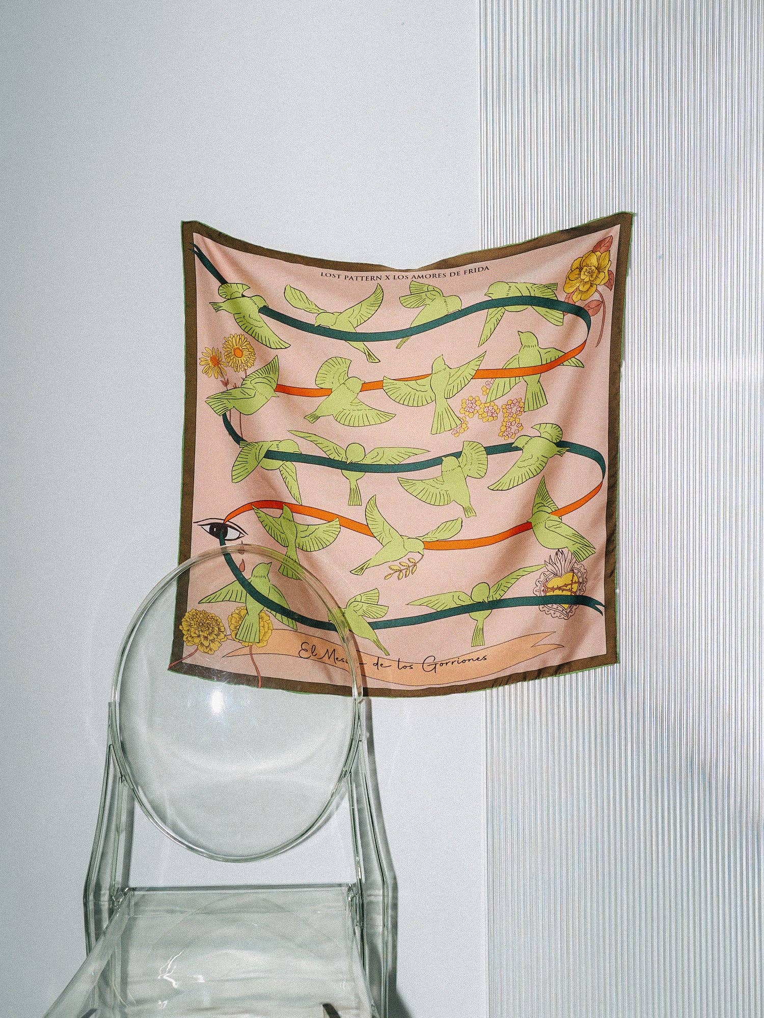 Verde neo Foulard a bandana in seta Frida x Lost Pattern «House of Frida» - Verde neon in vendita all'ingrosso su Faire3