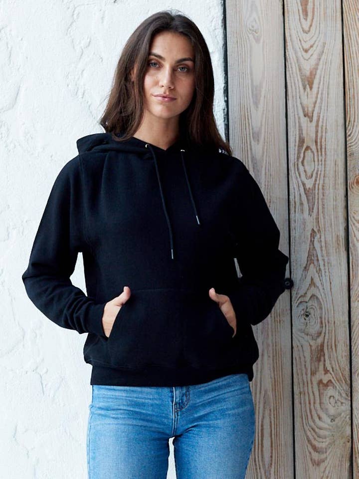 Sweat à capuche classique noir pour la vente par Uncommonbasics