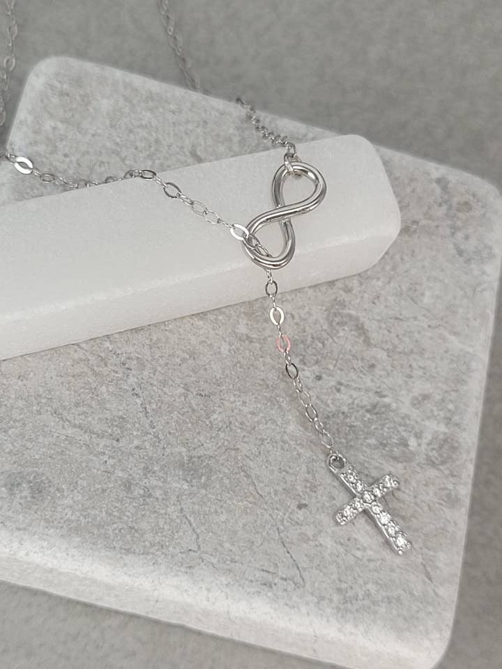 Collier à Couches Minimaliste Croix en Argent Sterling pour la vente par Laboheme