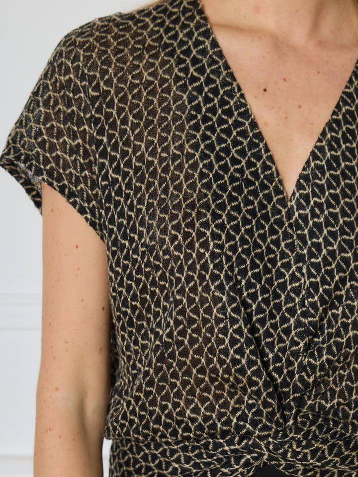 LULUMARY - Wholesale Blouse - Women's - Textured crop top H70019