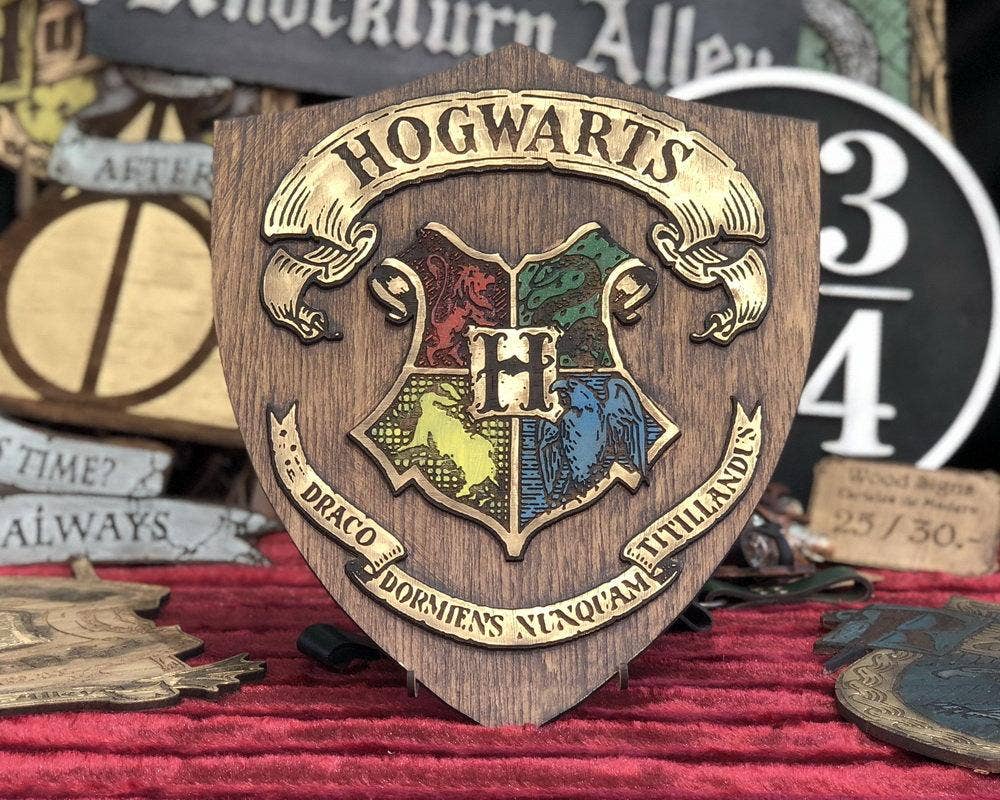 Outcast Props – wholesale Sign – Slytherin Wood Sign.1