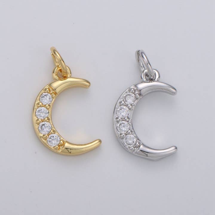 Pendentif Charme Croissant de Lune Délicat - Micro Pavé Argent, Pendentif Charme Demi-lune Plaqué Or, Pendentif Croissant de Lune Bijoux Célestes D-182 D-183 pour la vente par Aim Eternal