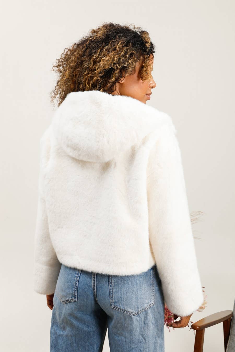 DIX-ONZE – Blusão - Mulher por atacado – Casaco Curto com Efeito de Camurça e Forro de Pele reversível3