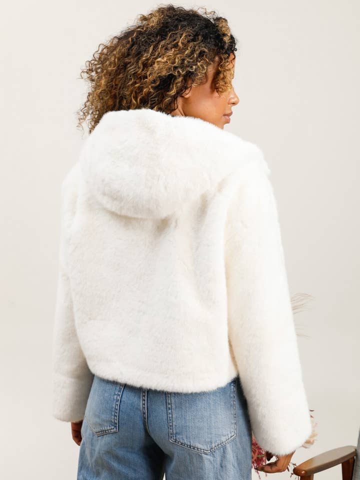 DIX-ONZE - Wholesale Jacket - Women's - Short Faux Suede Jacket with Reversible Fur Lining7