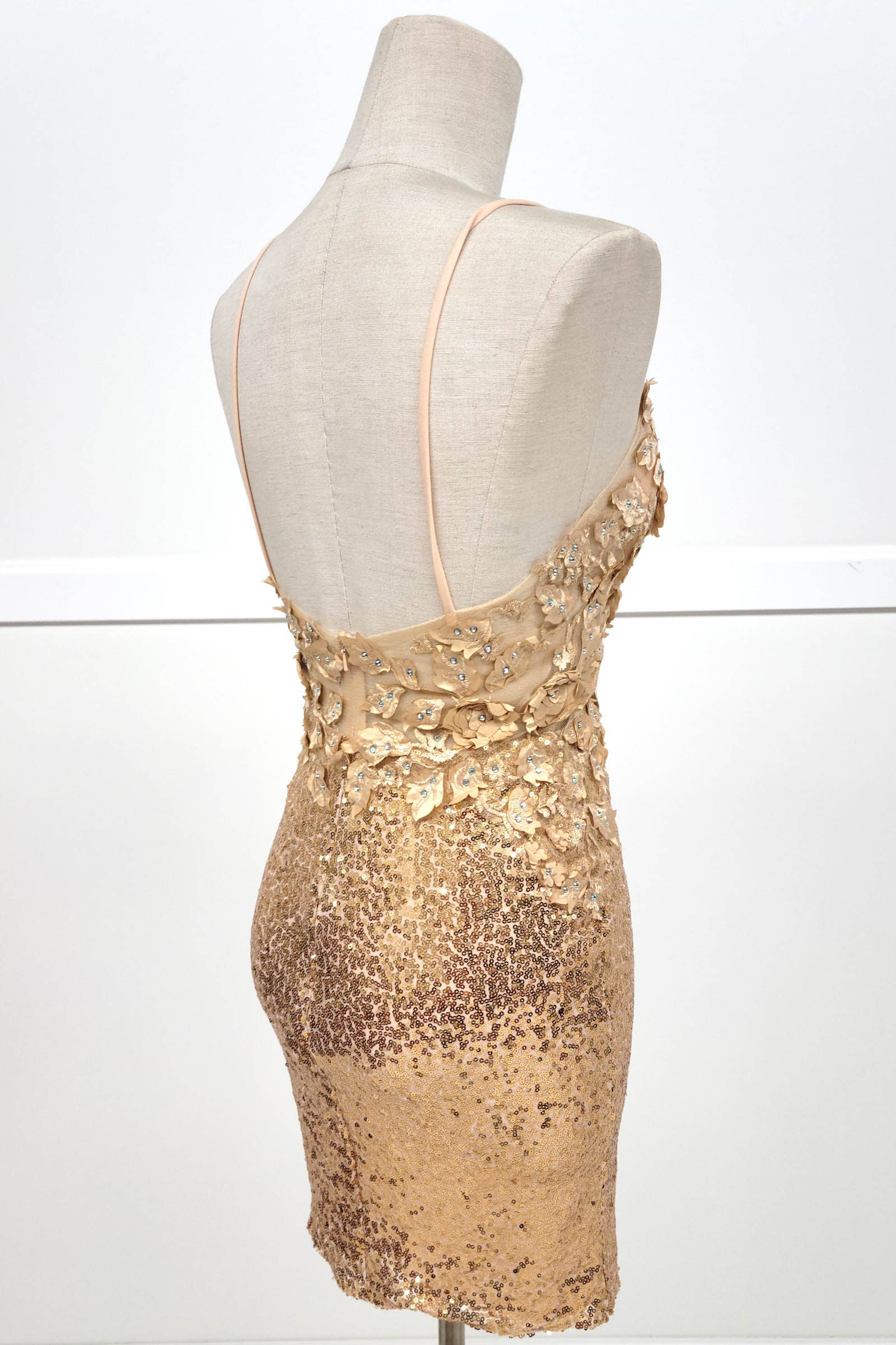 Chicas - Vente Robe – femme - Robe courte à paillettes et broderies florales C80824