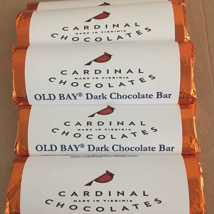 Logotypstång - Old Bay Mörk Choklad för wholesale av Cardinal Chocolates