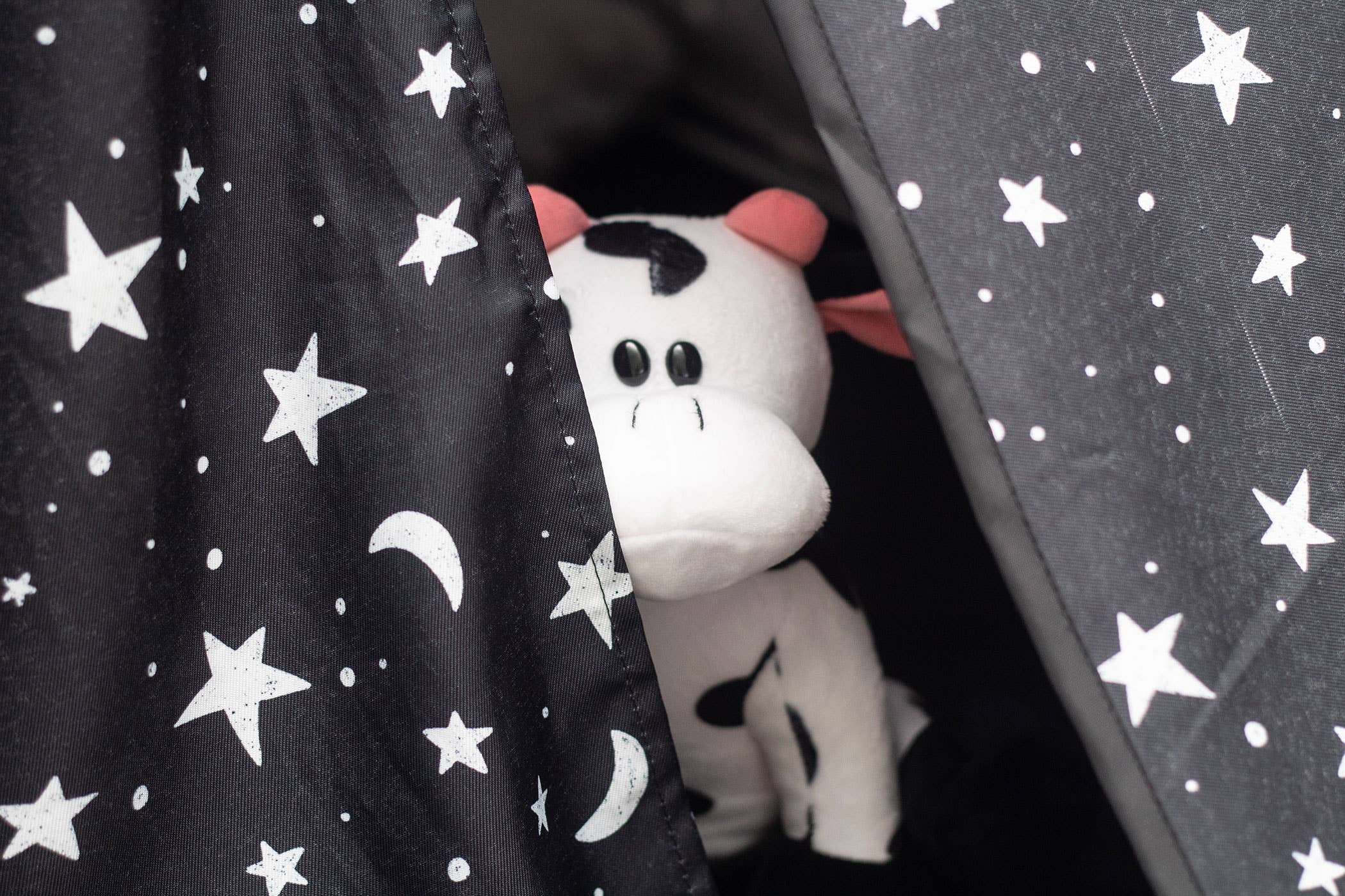 R & R Games – Peluche - Crianças e bebés por atacado – Hide & Seek Pals - Coco, a vaca4