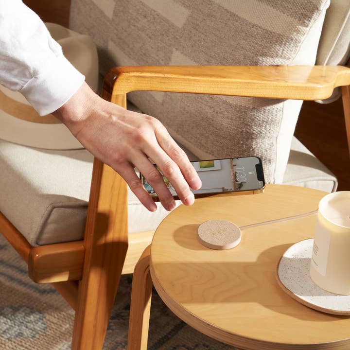 Courant - Wholesale Portable Charger - MAG:1 - Essentials Linen Wireless Charger (Magnetic)