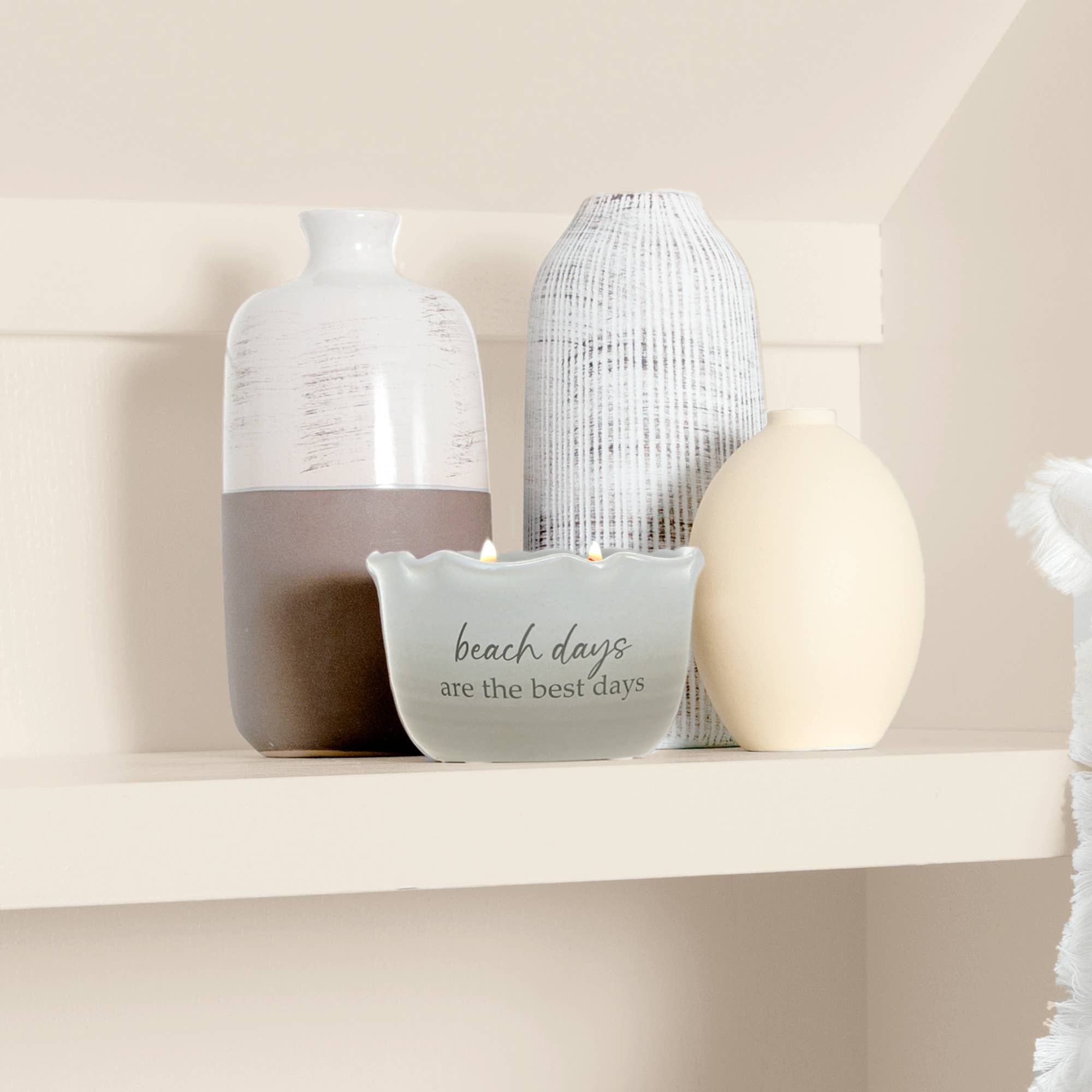 Pavilion – Vela em jarro/copo por atacado – Beach Days - 11 oz - Vela de Revelação 100% Cera de Soja1