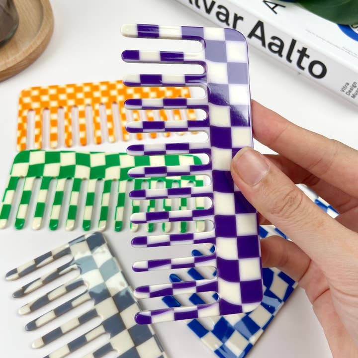 TheDivaSoap - Vente Peigne/brosse à cheveux - Peigne simple à dents larges pour cheveux fins à motif damier7