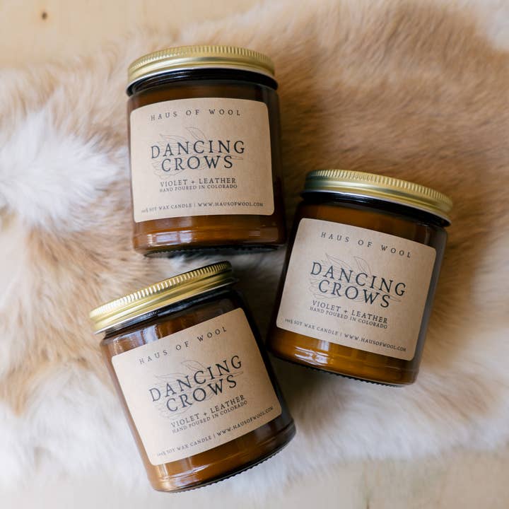 Haus of Wool – Großhandel Kerze im Glas / gefüllte Kerze – Violet + Leder Sojawachs Holzdocht Kerze2