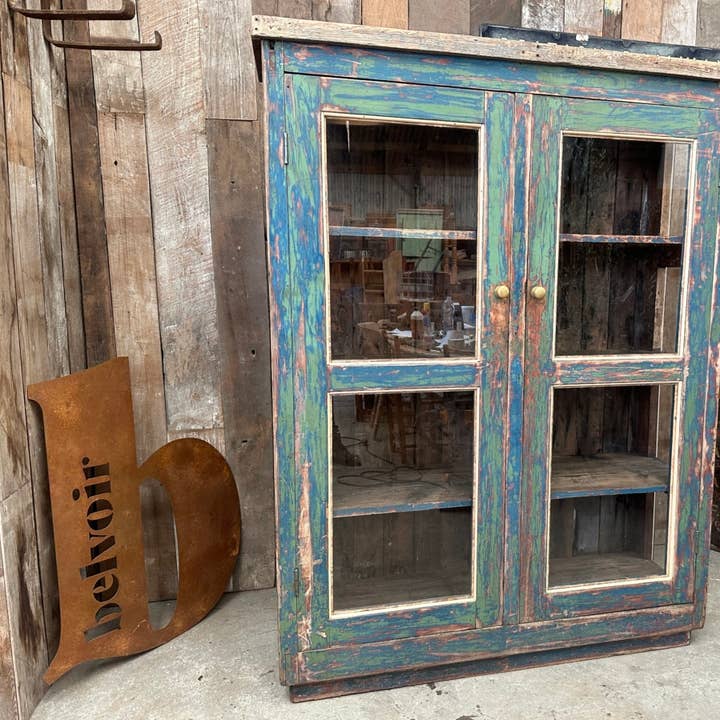 Étagères d'atelier en pin antique ébréché, vers 1930 pour la vente par belvoir