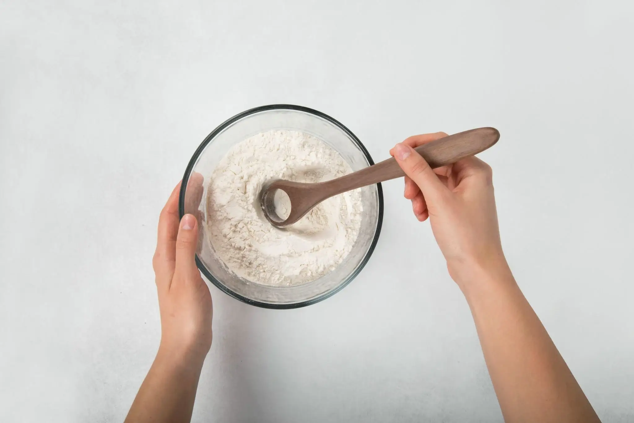 Salt & York – Engroshandel Køkkenske – Håndlavet dansk dejpisker i valnøddetræ2