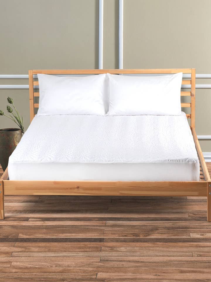 Mattress Protector White Fitted Style for wholesale by Globaltex Fine Linens