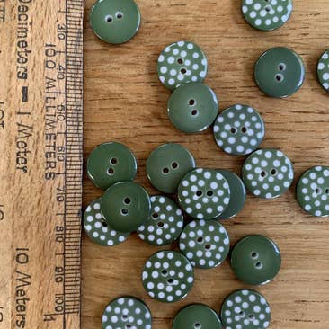 The Button Company - Wholesale Sewing button/snap - 100-008 - Spotty Buttons - 20L/13mm/1/2" - Pack of 1004