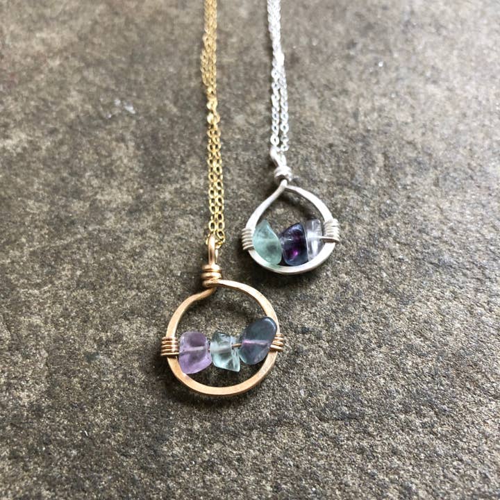 Sierlijke fluoriet hoepel ketting voor wholesale door Kate Stephen Jewelry