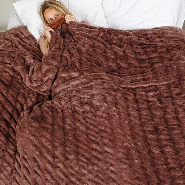 Big Blanket Co - Wholesale Throw Blanket - Cuddle Cloud™ Blanket24