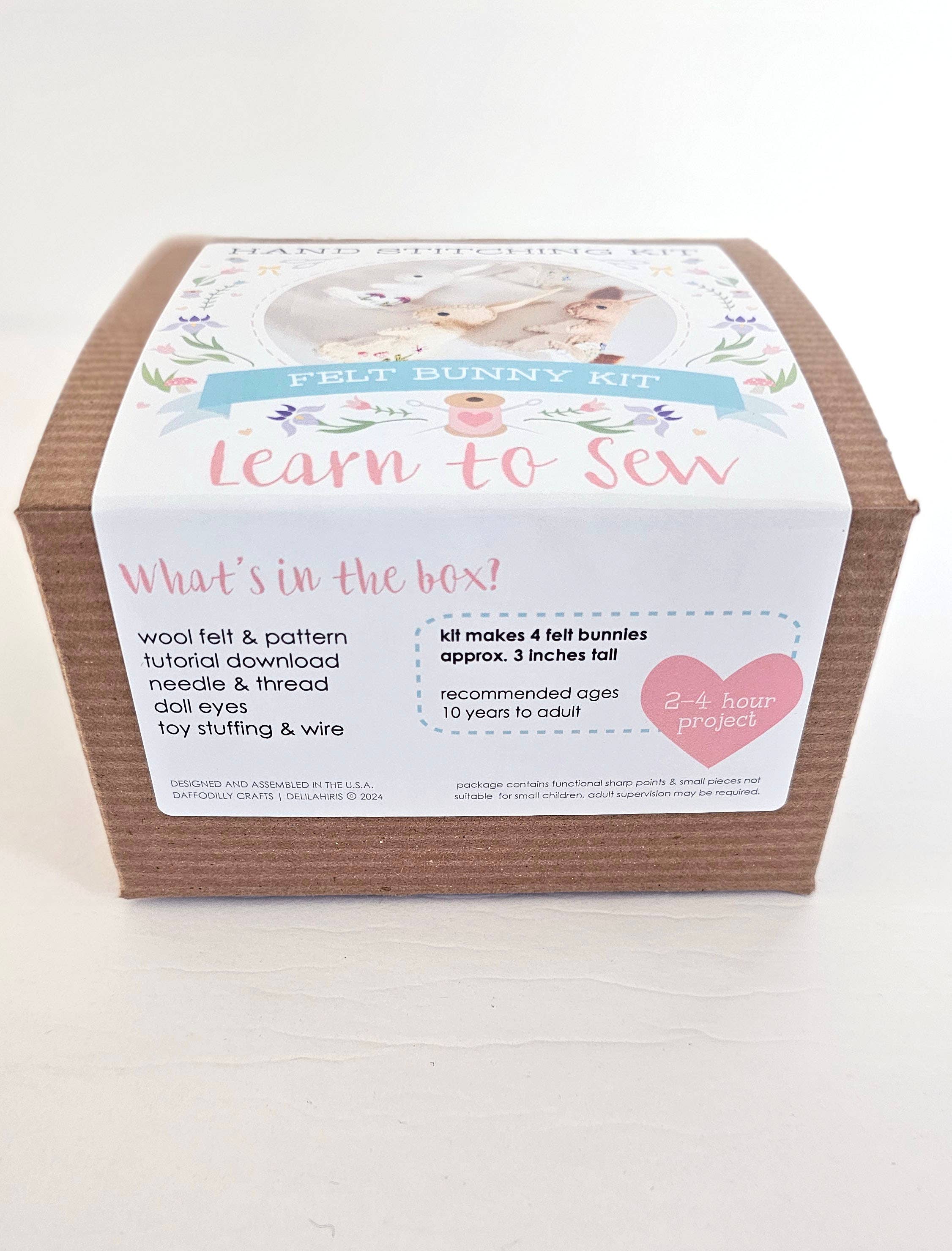 DelilahIris Designs - Venta al por mayor Kits de costura - Kit de manualidades con conejito de fieltro bordado para coser a mano3