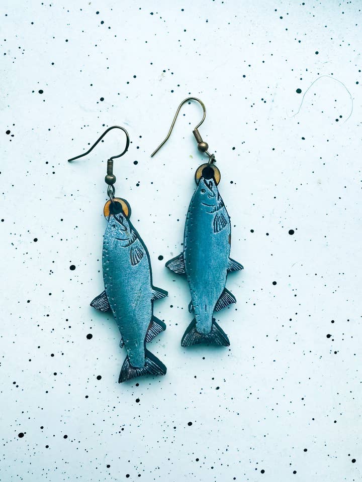 Brincos de peixe em madeira salmão prateado por atacado de Ak Daisy Chain