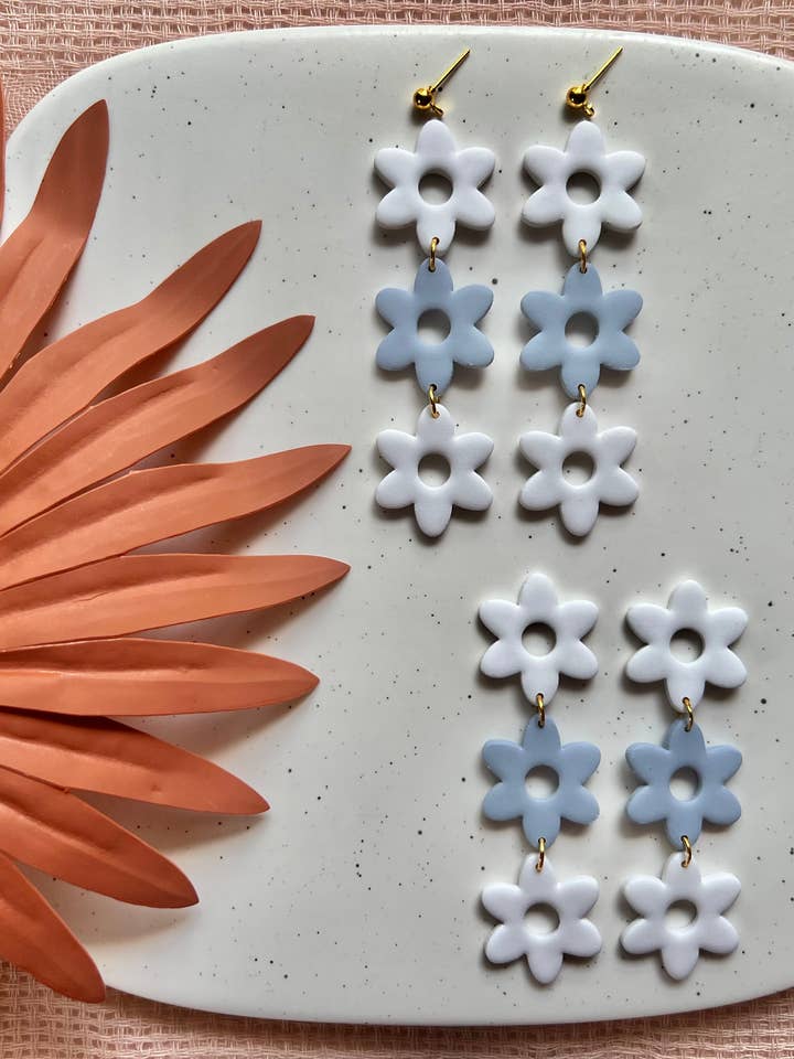 Orecchini in argilla con catena margherita per la vendita all'ingrosso da parte di SeizeTheClayJewelry