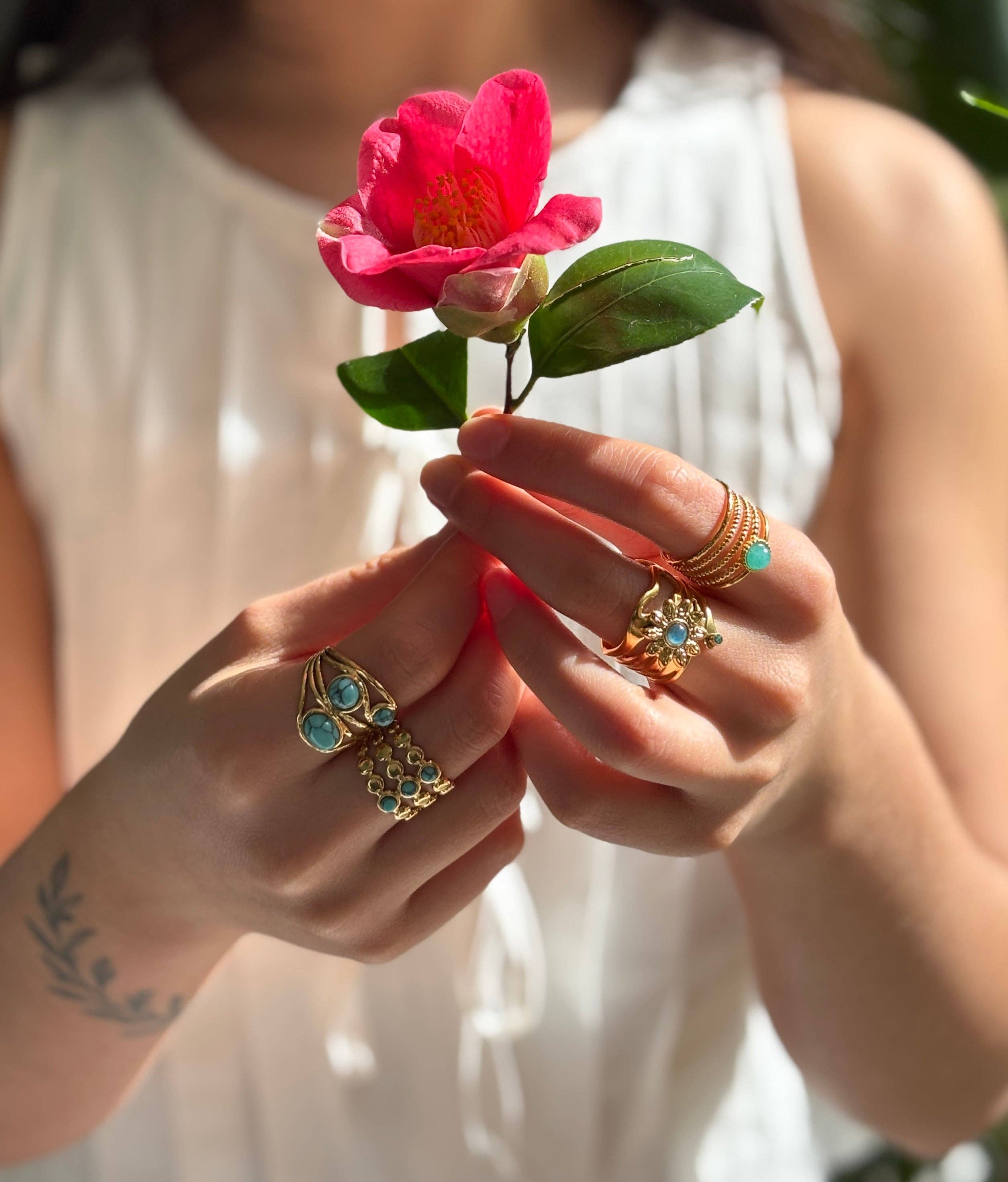 Ocean Ripples – Engroshandel Statementring – Justerbar ring med flere bånd i 18 kt forgyldt turkis5