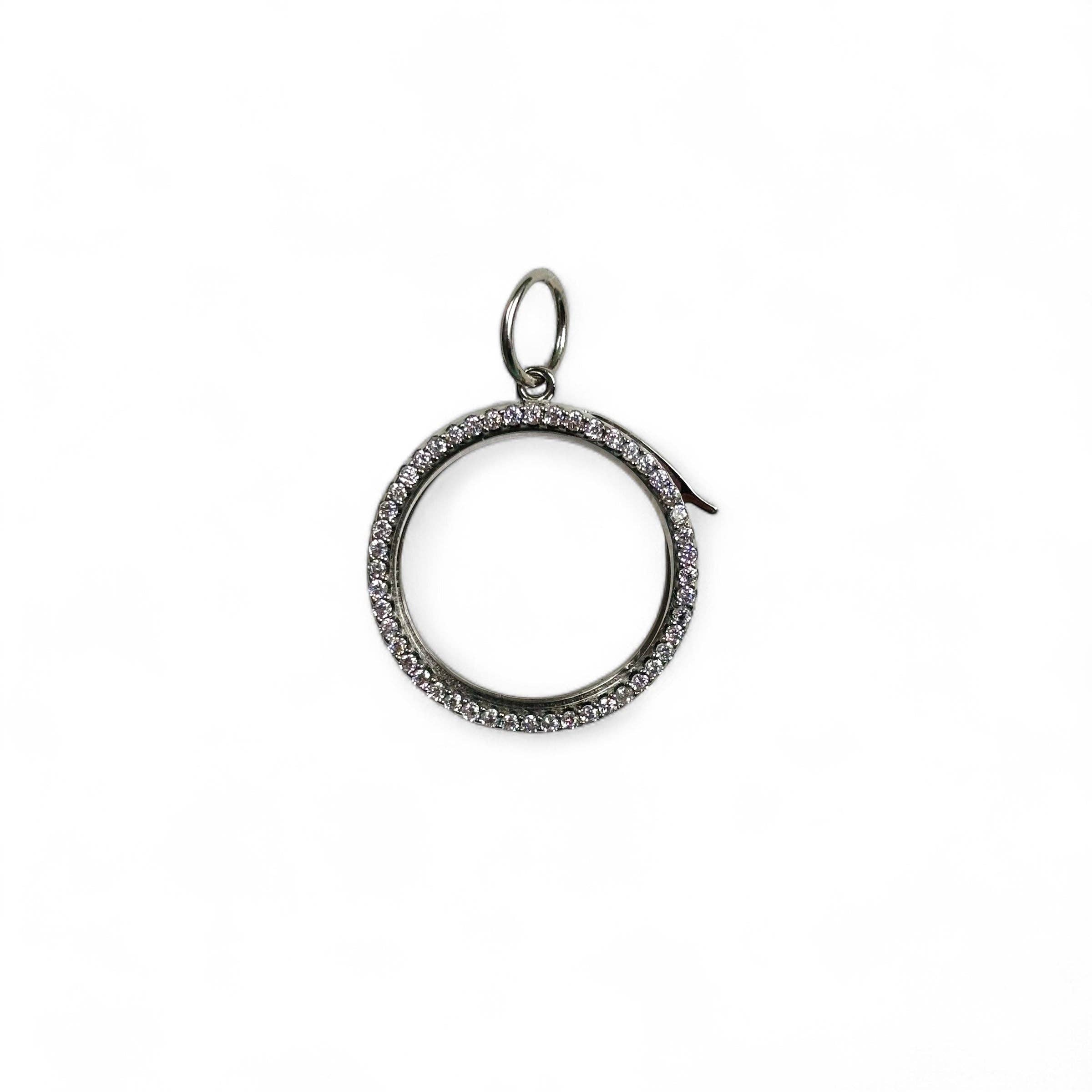 LB Beadz – Großhandel Medaillon-Ketten – Kleiner schwebender Pavé-Anhänger Medaillon1