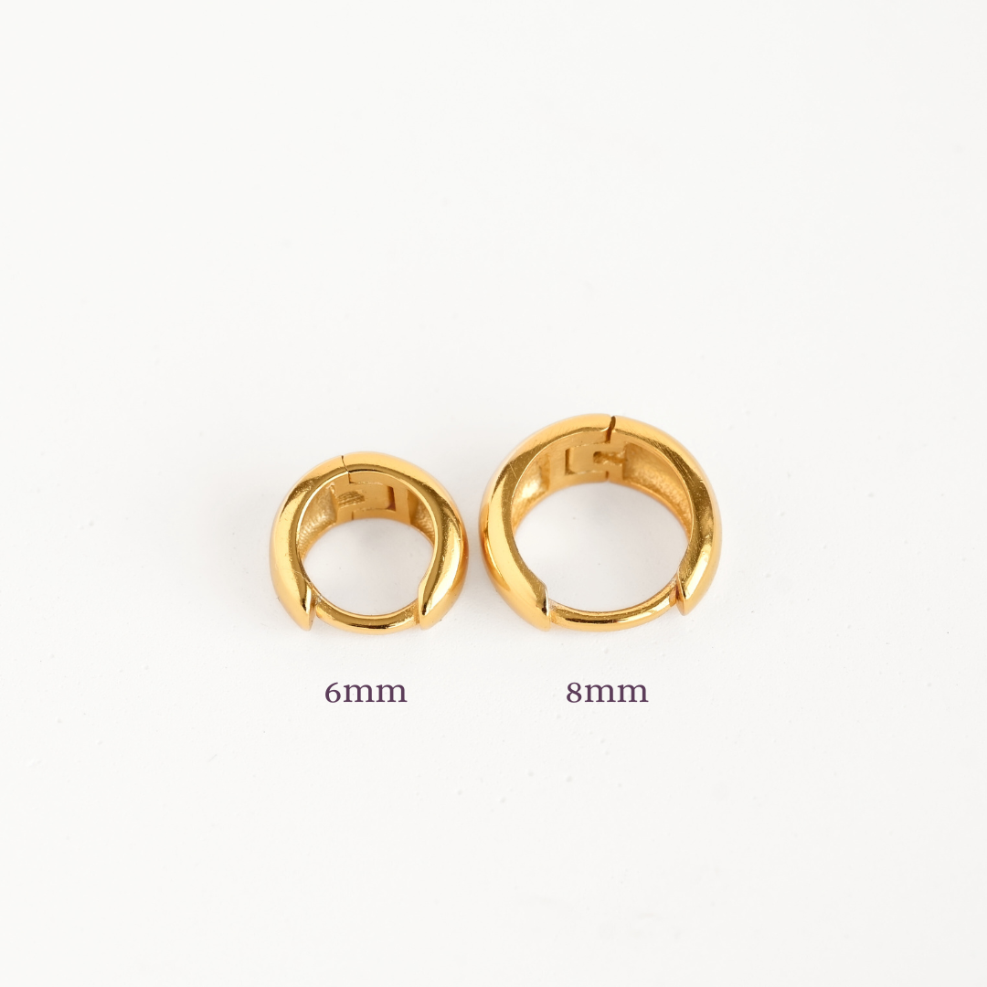 Blueyejewelry - Vendita all'ingrosso Orecchini a cerchietto - Cerchi spessi piccoli - Orecchini huggie in argento sterling e vermeil oro 18k0