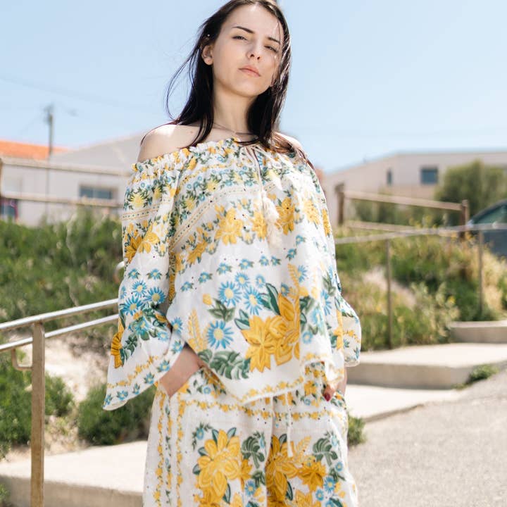 Bluse mit gerafften Schultern und Blumenmuster – KD8952CO-21 für den Großhandel von Cecile Wang