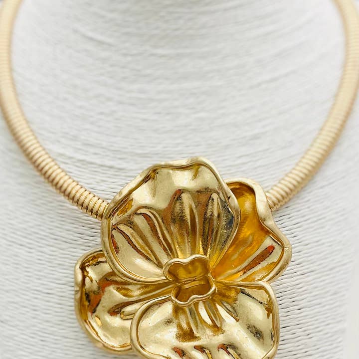 TWO FORTY TWO - Wholesale Choker/Collar - CHIC - Vintage Flower Choker (matte gold) NK524