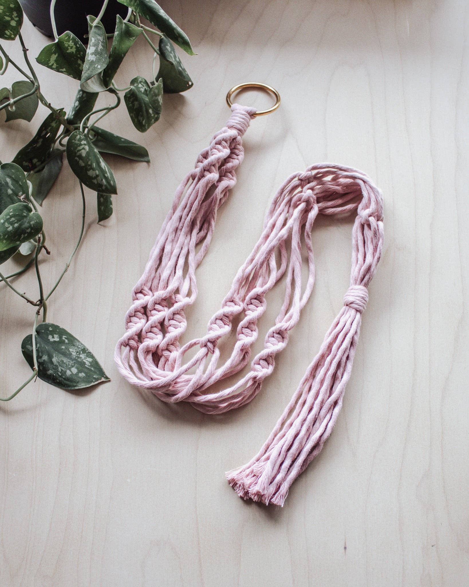 Modern Bo Studio – Vasos suspensos por atacado – Suporte para Planta em Macramê Simples com Torção9