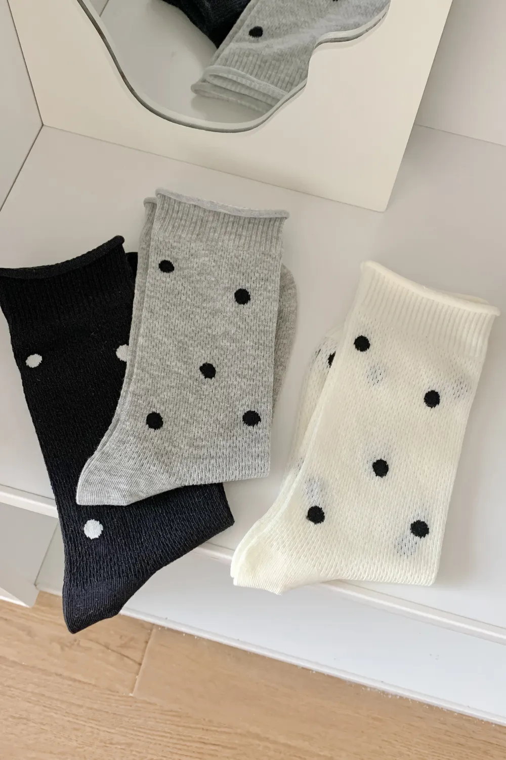 Marc JoJo - Wholesale Socks - Women's - 🧦⚪ Classic Polka Dot Socks3
