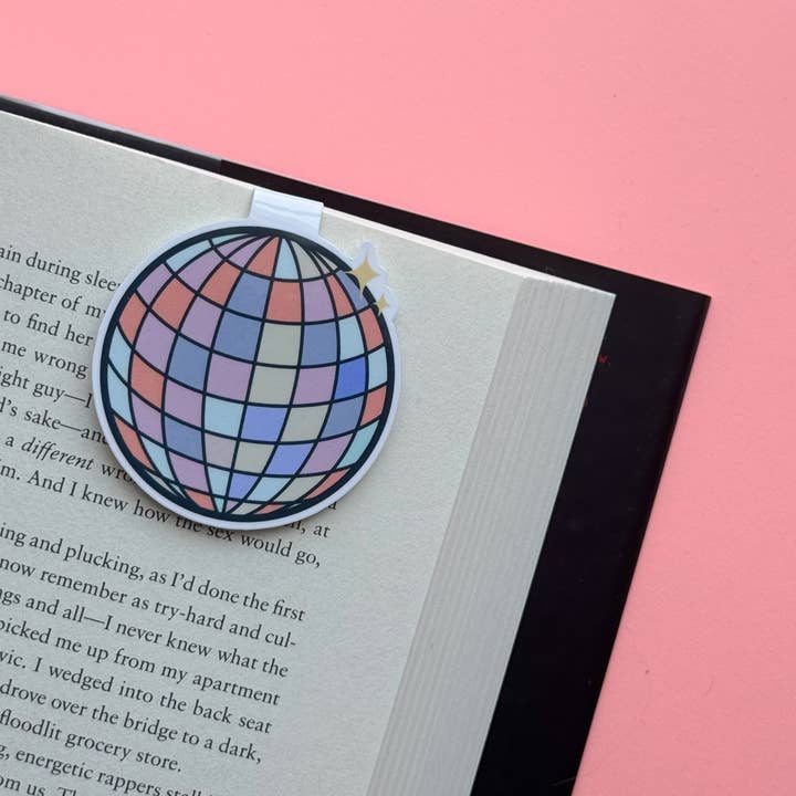 Marque-page magnétique boule à facettes pour la vente par Sincerely Silly Goods