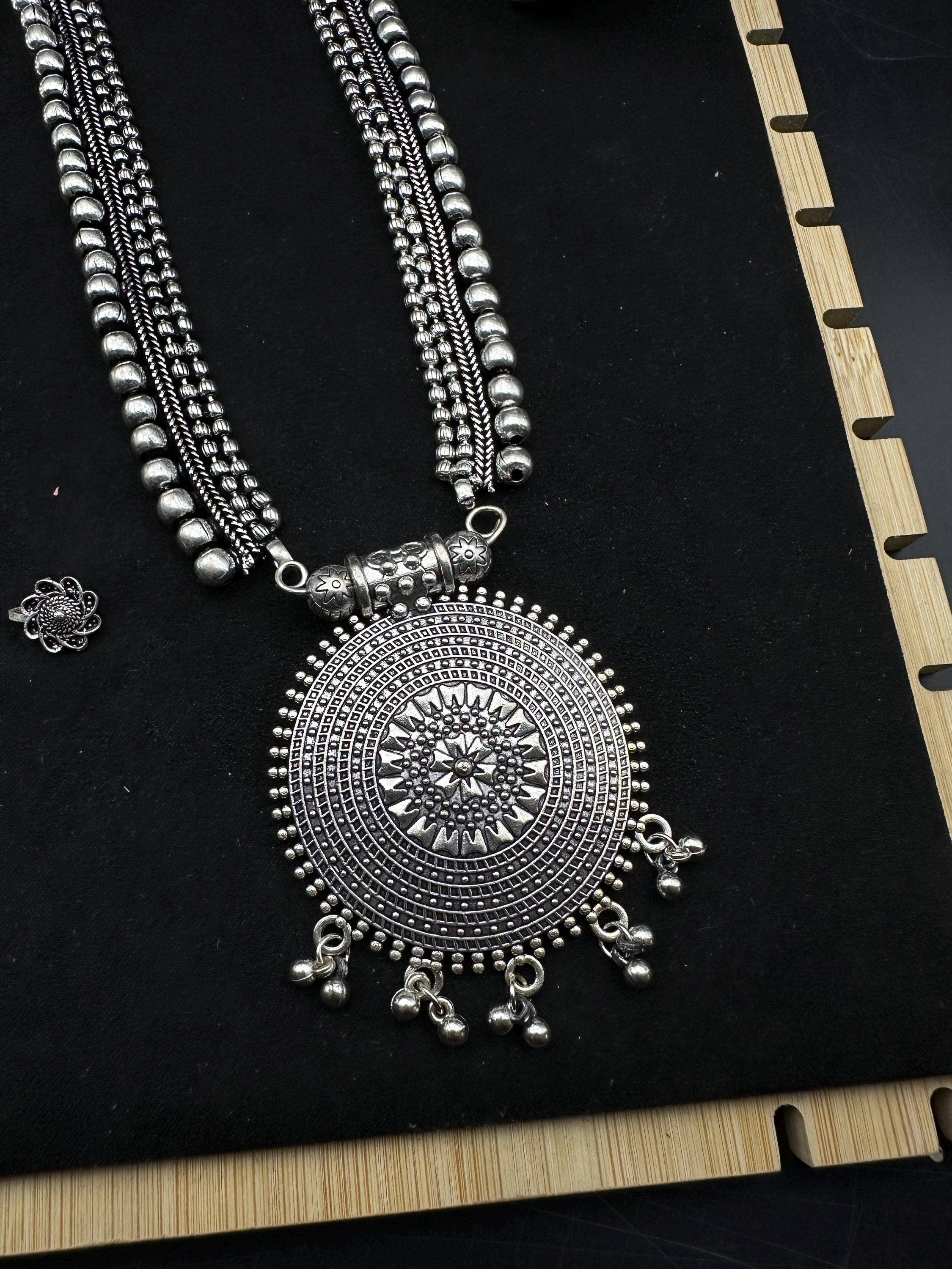 Vastrabhushan – Großhandel Schmucksets – Handgefertigtes oxidiertes silbernes bohemisches Stammes-Schmuckset1