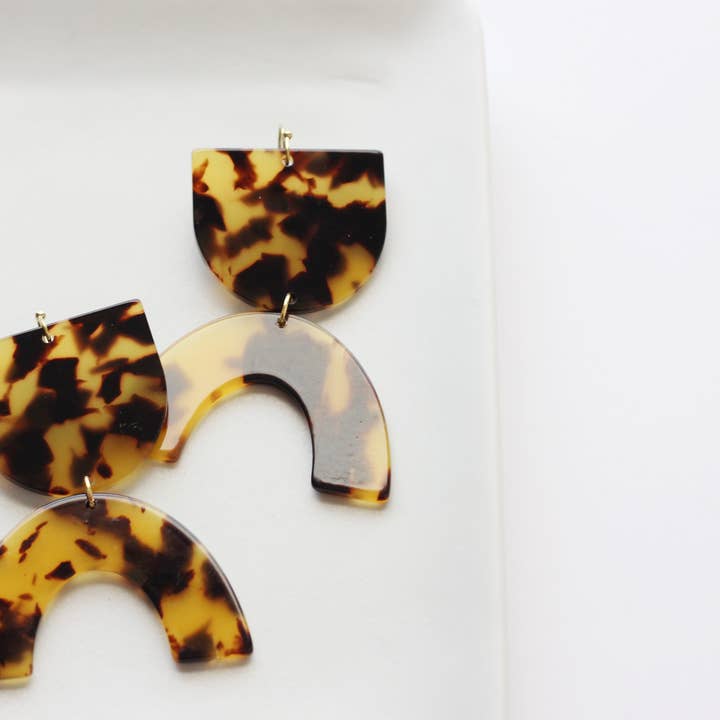 Hey Grl Hey Jewelry - Wholesale Dangle Earrings - The Babe Earring in Amber Tortoise Shell