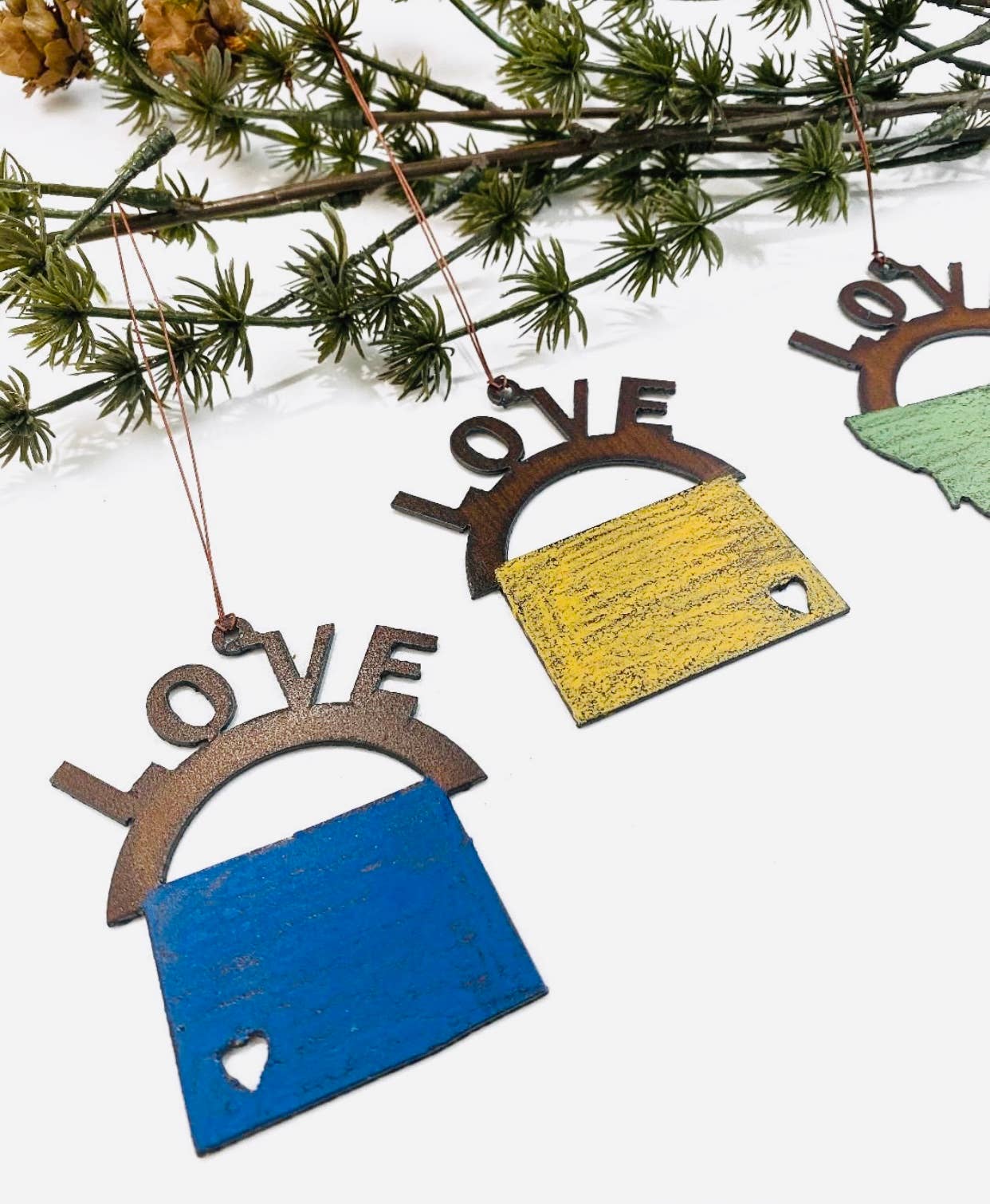 Whimsies – Großhandel Verzierung – LIEBE deine Staatsornamente rustikales Metall anpassbarer Namedrop2