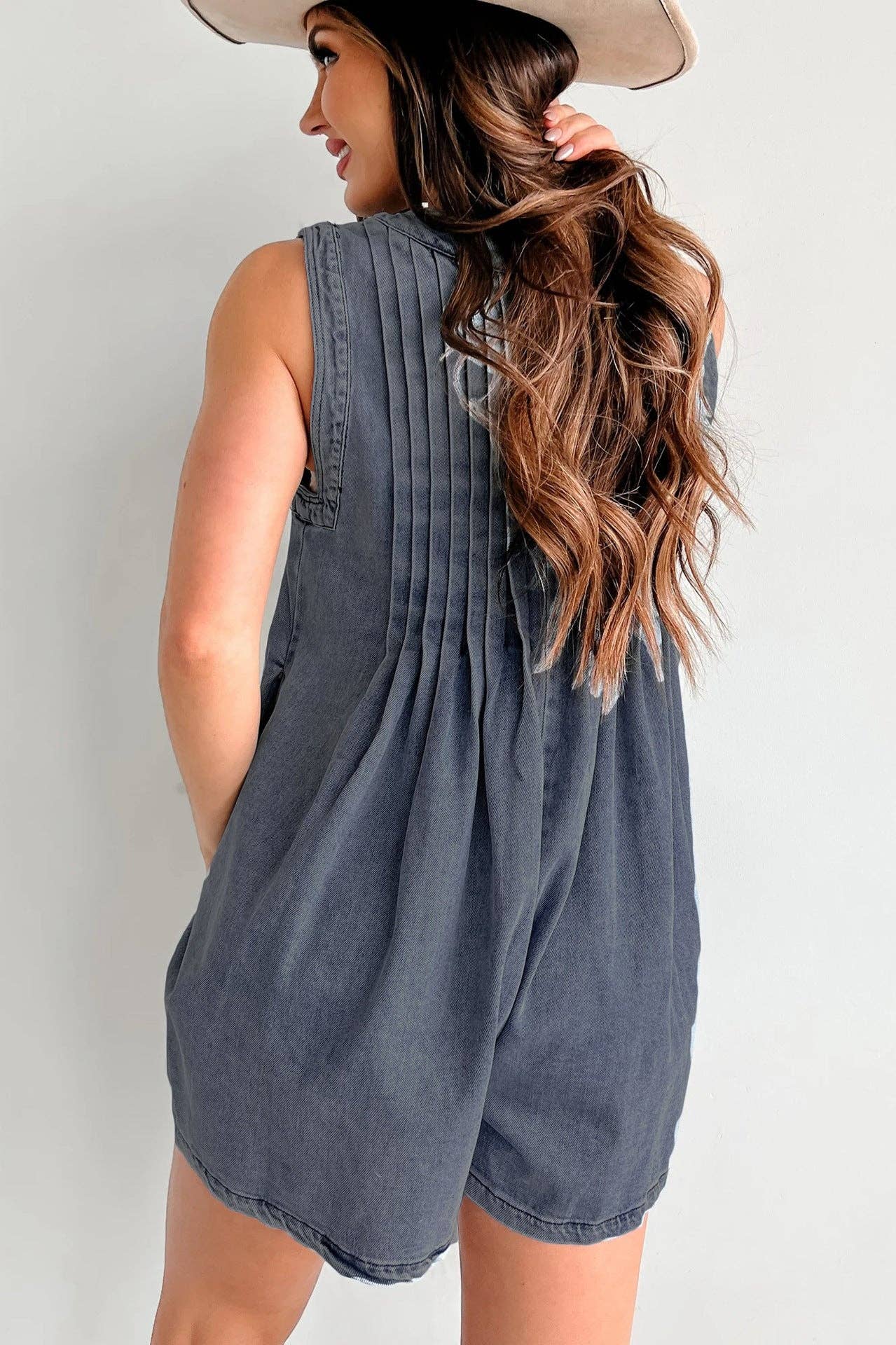 Sweetkama - Wholesale Romper - Women's - Ladies Tie Front V-Neck Sleeveless Denim Romper 902532