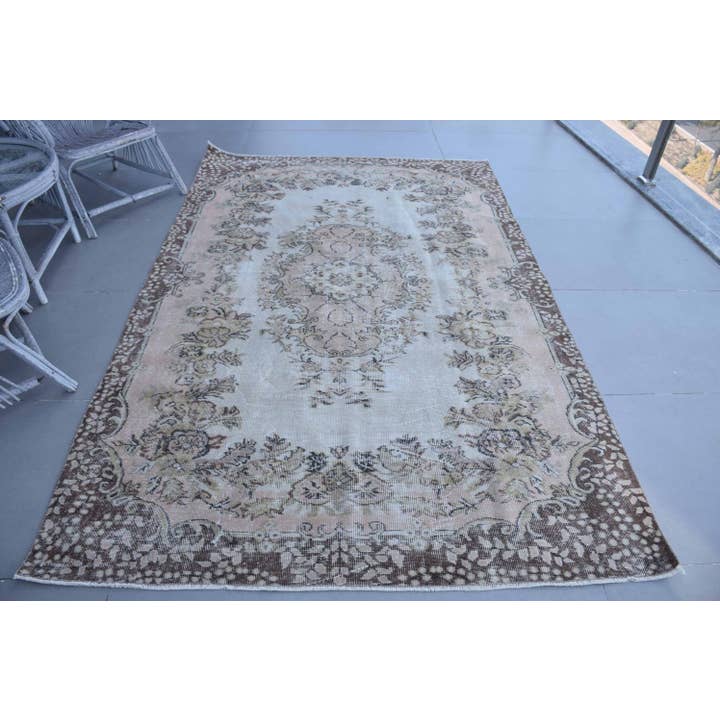 Vintage großer Teppich, 5,4x8,3 ft türkischer Teppich, brauner orientalischer Wollteppich für den Großhandel von The Loom Wholesale